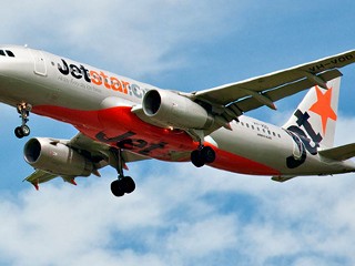 Vé máy bay được mở bán tại trang web www.jetstar.com, do hệ thống máy tính tự động phân phối trên các chuyến bay khởi hành trong giai đoạn từ 2/10 – 25/10/2012.