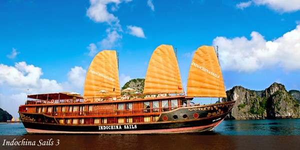 Chiếc tàu mới nhất – Indochina Sails 3 đưa vào phục vụ du khách từ tháng 11 năm 2008, tàu sử dụng gốm Bát Tràng, cũng được gọi là trung tâm gốm sứ của đất nước hội tụ hầu hết các tài năng.