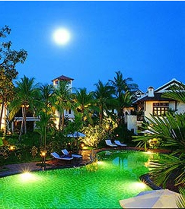 Năm 2000, khu nghỉ dưỡng cao cấp đầu tiên của Tập đoàn Khaisilk “Hội An Riverside Resort & Spa” được đặt tại 175 Cửa Đại, Hội An, Quảng Nam. Đây là resort đầu tiên của Hội An và gần như là resort đầu tiên ở Việt Nam, được một tạp chí rất uy tín của Mỹ bình bầu là một trong những resort tốt nhất thế giới.