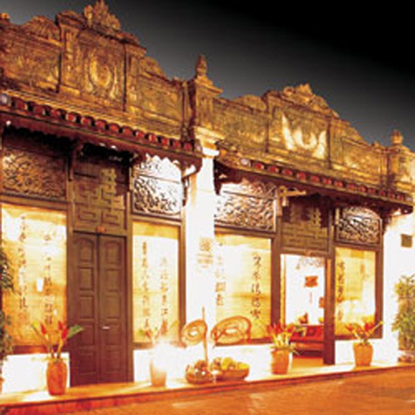 Khởi đầu là Brother’s Cafe Hà Nội đi vào hoạt động năm 1994 với những món ăn mang đậm bản sắc Việt Nam. Đây cũng được xem là nhà hàng đầu tiên của ông Hoàng Khải. Đến năm 2009, nhà hàng được đổi tên là Khai’s Brothers.