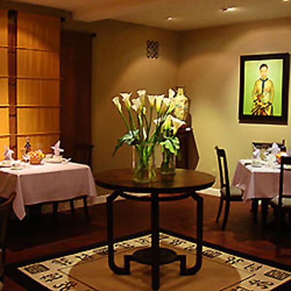 Cuối năm 2009, nhà hàng Nam Phan được dời về địa chỉ 34 Võ văn Tần, Quận 3, Tp.HCM. Không gian mở và sự biến tấu của sắc màu khiến Nam Phan mang một cảm giác bình yên, nhẹ nhõm, sự bình yên kiểu "Zen".