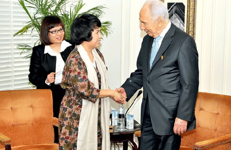 Bà Thái Hương đã chia sẻ trong cuộc gặp với Tổng thống Israel Shimon Peres tại Hà Nội: "Làm kẻ chiến thắng không khó, giữ được sự cao quý trong thành công mới là hoàn hảo”.