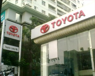 Ban lãnh đạo Toyota Láng Hạ thừa nhận sai sót và đã đình chỉ việc đối với nhân viên mắc lỗi, tìm mọi biện pháp kiểm soát và ngăn chặn tình trạng trên tái diễn trong thời gian tới. (Ảnh: Hân Ni)