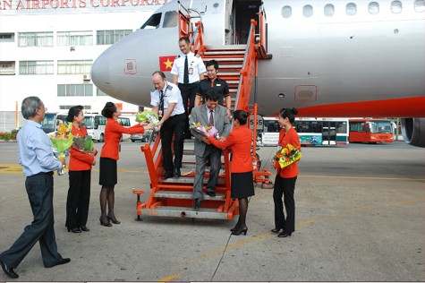 Jetstar Pacific vừa nhận thêm một chiếc Airbus A320 tại sân bay Tân Sơn Nhất, bắt đầu khai thác hầu hết bằng máy bay A320 trên các đường bay nội địa Việt Nam.