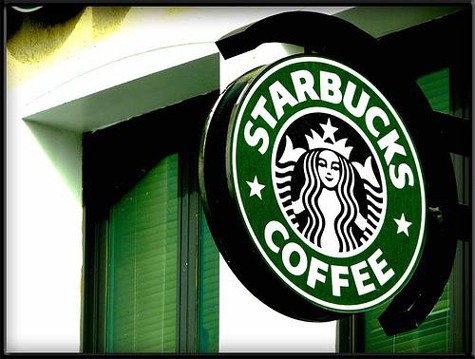 Ông Nguyễn Thế Khoa - quản lý thương mại của Starbucks tại Việt Nam khẳng định: Nếu nói Starbucks phục vụ thứ nước “pha mùi vị cà phê với đường" thì hoàn toàn sai.