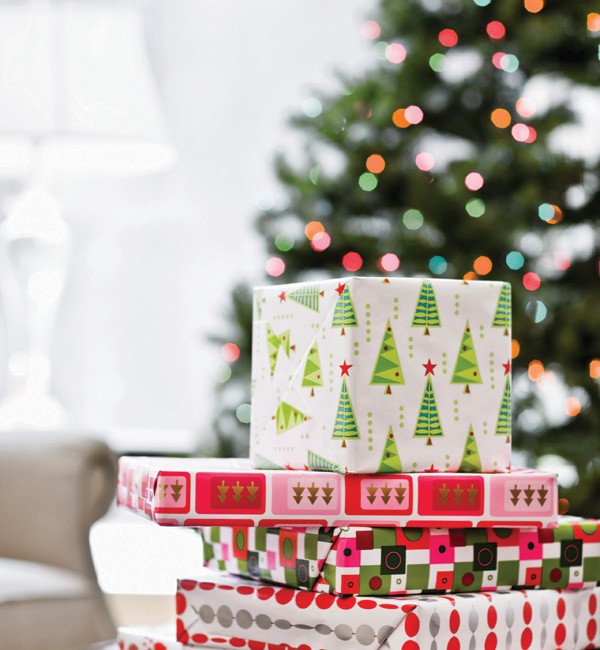 Nếu đặt bàn trước, các ông bố, bà mẹ có thể đem tới bất ngờ cho con mình khi nhận được những món quà đăc biệt từ Ông già Noel vào đêm Giáng sinh.