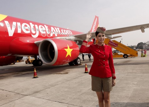 Ngày 10.2.2013, VietJetAir, hãng hàng không tư nhân Việt Nam lần đầu tiên sẽ cất cánh bay TPHCM-Băng kok. Đây là một sự kiện của lịch sử hàng không VN khi một hãng hàng không tư nhân lần đầu tiên mở được đường bay nước ngoài.