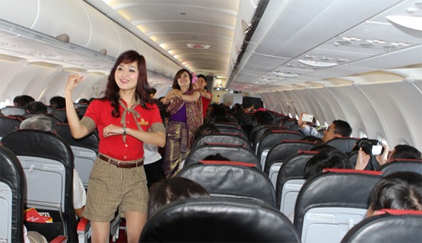 Đúng mồng 1 Tết Quý Tỵ (10/2/2013), tại sân bay quốc tế Tân Sơn Nhất, VietJetAir đã “xuất hành” tốt đẹp, chính thức cất cánh trên bầu trời quốc tế với chuyến bay đầu tiên từ TP.HCM đến với thủ đô Bangkok – Thái Lan.
