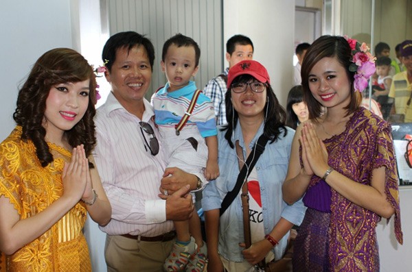 Chuyến bay khai trương giữa TP.HCM - Bangkok của VietJetAir hạ cánh xuống sân bay Suvarnabhumi của Bangkok – sân bay hiện đại và lớn nhất của xứ sở chùa vàng.