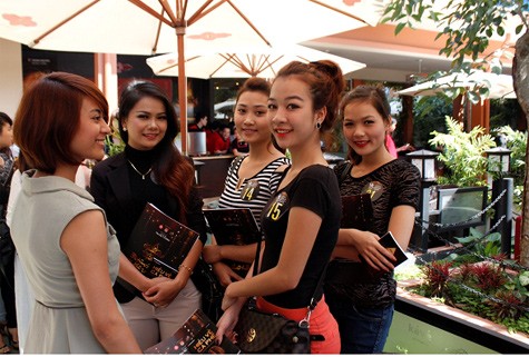Nhiều "chân dài' tham gia vào chương trình Hành trình đi tìm Đại sứ Cà phê Việt Nam.