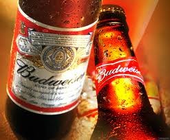Aneuser-Busch Inbev (AB Inbev) – một tập đoàn sở hữu khá nhiều thương hiệu bia lớn như Budweiser, Corona, Stella Artois, Beck’s và Brahma, nắm trong tay 25% thị trường bia trên toàn thế giới, khi vào VN, người ta sẽ không còn nhận ra bia Việt nữa?!