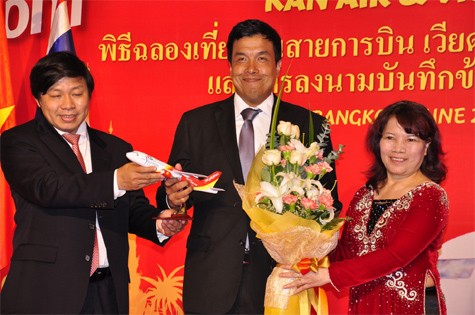 Ngày 26/6/2013 tại Bangkok, Thái Lan, VietJetAir đã công bố mở đường bay và thành lập liên doanh hàng không tại Thái Lan.