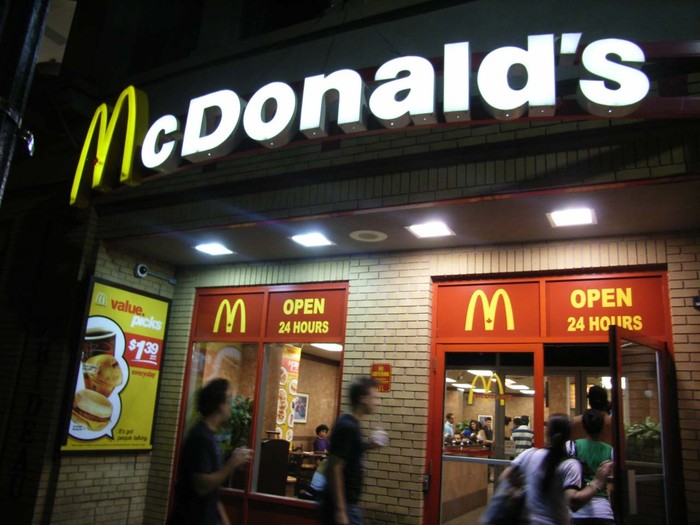 McDonald's đổ bộ thị trường Việt Nam.