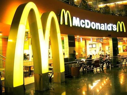McDonald's -“cây cổng vàng “M” kinh điển”.