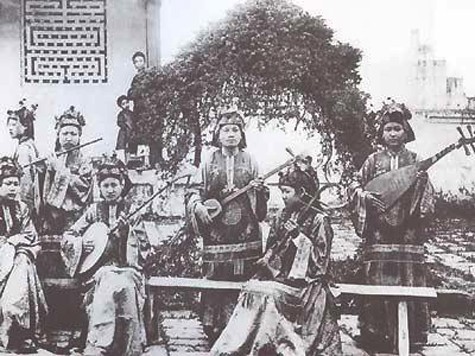 Theo đánh giá của UNESCO, trong các thể loại nhạc cổ truyền ở Việt Nam, chỉ có Nhã nhạc đạt tới tầm vóc quốc gia . Nhã nhạc đã được phát triển từ thế kỷ 13 ở Việt Nam đến thời nhà Nguyễn thì Nhã nhạc cung đình Huế đạt độ chín muồi và hoàn chỉnh nhất (Ảnh: Internet).