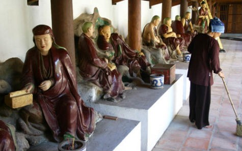 Chùa Dâu là trung tâm trong hệ thống các chùa thờ Phật và thờ tứ pháp (Pháp Vân, Pháp Vũ, Pháp Lôi, Pháp Điện), một nét độc đáo trong sự kết hợp giữa Phật giáo Ấn Độ và tín ngưỡng dân gian của người Việt. Chùa Dâu trở thành trung tâm của Thiền phái Tì ni đa lưu chi – Thiền phái đầu tiên của Phật giáo Việt Nam.
