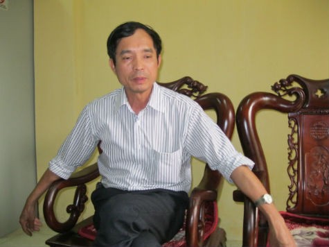 Thầy Đinh Văn Phú - Phó hiệu trưởng quản lý nhà trường khẳng định: "Chúng tôi sẽ lập hội đồng kỷ luật thầy giáo đánh học sinh". (Ảnh: Phạm Hải)