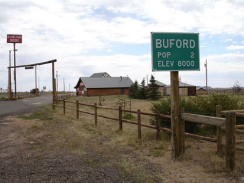 Trước đây, thị trấn từng là nơi dừng chân của nhiều danh nhân nổi tiếng. Người đặc biệt nhất chính là Tướng John Buford, vị anh hùng của nước Mỹ trong thời Nội chiến, người đã dành cả cuộc đời cống hiến cho sự nghiệp quân sự Mỹ. Buford đã chỉ huy đội quân khai hoả trong trận Gettysburg và đóng góp trong nhiều trận chiến khác. Thị trấn được đặt tên Buford để vinh danh vị tướng tài ba này. (Ảnh: Telegraph)