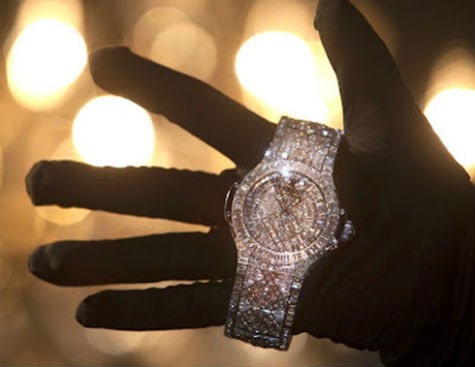 Chiếc đồng hồ này được bảo vệ hết sức nghiêm ngặt. Trong cuộc trưng bày tại Baselworld, chỉ có một số ít người được tận mắt chứng kiến chiếc đồng hồ "siêu đắt" này.