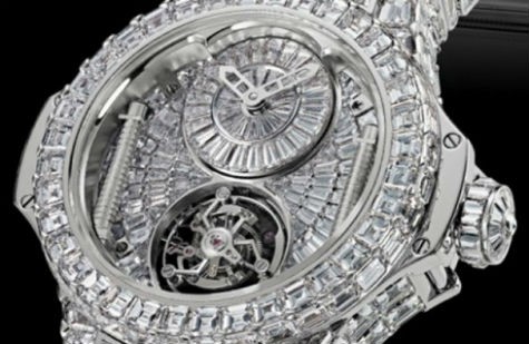 Theo đánh giá của giới chuyên gia, Rất khó để làm được một chiếc đồng hồ với nhiều kim cương đắt hơn thế, bởi bề mặt của đồng hồ đeo tay là có hạn.
