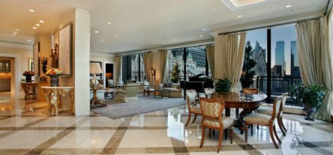 Penthouse đang được rao bán với giá 65 triệu USD. Tọa lạc trên phố Fifth Avenue , gồm có 7 phòng ngủ, 11 phòng tắm.
