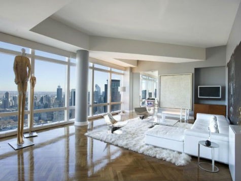 Penthouse được chào bán với giá 60 triệu USD. Căn hộ này có hệ thống kiểm soát bằng cách điều khiển từ xa, nằm ở trung tâm Time Warner Center.