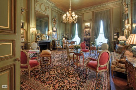 Căn hộ Stanford White Mansion trên phố Fifth Avenue có 7 tầng với tổng diện tích là 4.600 m2. Giá chào bán 49 triệu USD.
