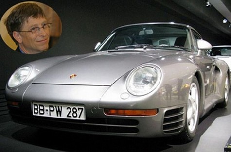 Chiếc Porsche 959 Coupe của tỷ phú Bill Gates là một trong 230 chiếc duy nhất trên thế giới. Chiếc xe này đã phải cần một luật của liên bang do tổng thống Mỹ lúc đó là Bill Clinton ký cho phép vị tỷ phú lái chiếc xe bởi nó chưa có đánh giá về kiểm tra va đập. Khi mua mới, chiếc xe có giá 225.000 USD, nhưng giờ đây giá của nó có thể lên đến trên 400.000 USD.