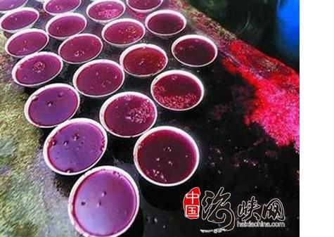 Tuy nhiên, phía Công ty thực phẩm Daoxiangcun cho hay, công ty không bao giờ sản xuất huyết vịt đông và không bao giờ cho phép các cửa hàng bán. Vì vậy, không thể có chuyện sản xuất huyết vịt từ huyết lợn và thêm phụ gia độc hại.