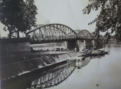Cầu Clémenceau (Trường Tiền) – 1930 (Ảnh tư liệu).