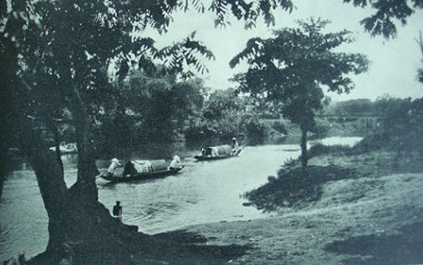 Thuyền bè trên sông Phủ Cam (Ảnh tư liệu).