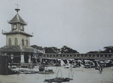 Chợ Đông Ba năm 1927 (Ảnh tư liệu).