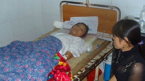 Chị Liên đang nằm điều trại tại Bệnh viện Đa khoa tỉnh Nghệ An