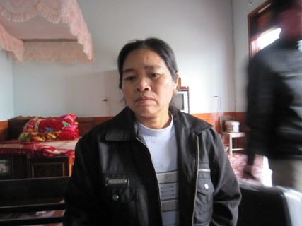 Bà Bùi Thị Huyền mẹ thuyền viên Hồ Xuân Hương lo lắng cho tính mạng của con mình đang trog tình thế ngàn cân treo sợi tóc