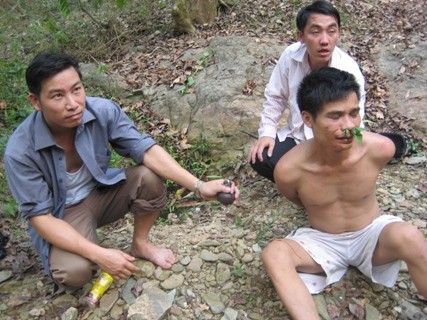 Một tên trùm ma túy bị công an huyện Tương Dương bắt giữ cùng với vũ khí nóng trong một chuyên án tại Pù Lôm