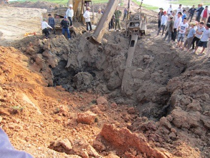 Vụ nổ bom xảy ra ngày dưới chân cầu Cấm thuộc địa phận xã Nghi Yên, huyện Nghi Lộc, Nghệ An