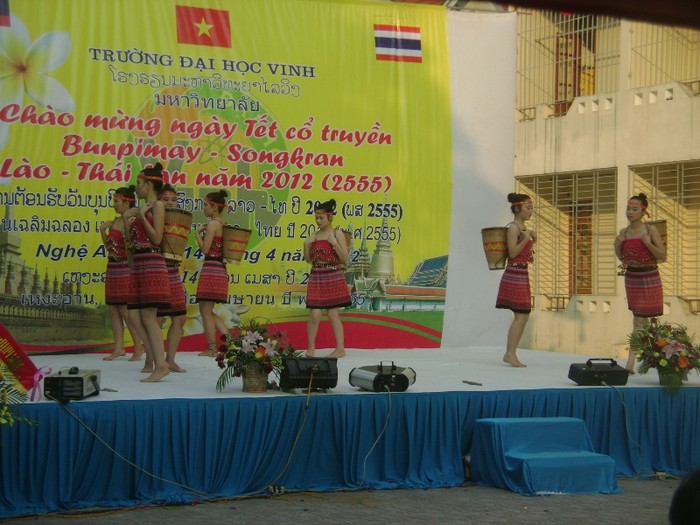Hiện trường Đại học Vinh đang có gần 300 lưu học sinh Lào và Thái Lan đang theo học với các chuyên nghành khác nhau