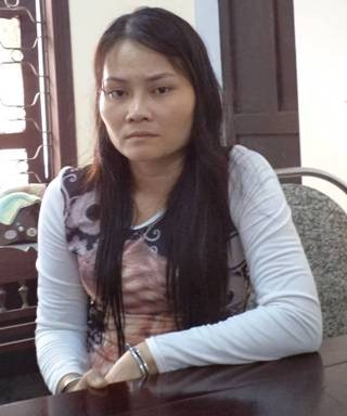 Nguyễn Thị Hồng sau khi bị bắt giữ