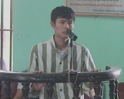 Bị cáo Nguyễn Minh Hiếu trước vành móng ngựa