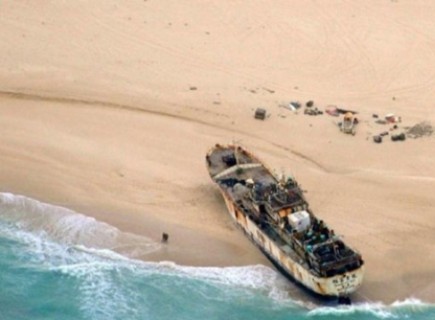 Tàu Shiuh Fu No 1 bị mắc cạn ở Hobyo và chính thức khai tử vì những "sáng kiến" của cướp biển Somalia. Ảnh: eunavfor.eu