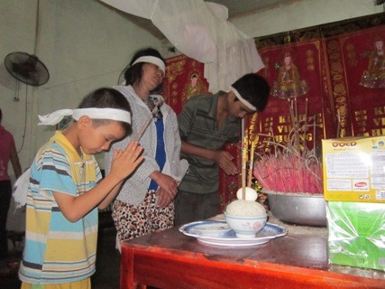 Nỗi đau của vợ và con anh Lạng sau khi anh bị tên Phan Xuân Quang sát hại.