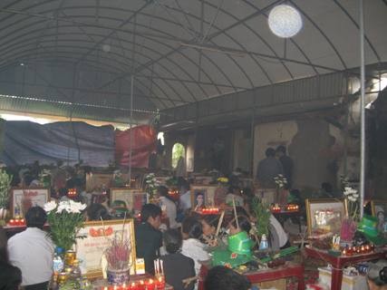 Nhiều người đã trở thành nạn nhân của các trung tâm áp vong tự phát. Một trung tâm áp vong tại tỉnh Nghệ An (ảnh chụp tháng 7/2011)