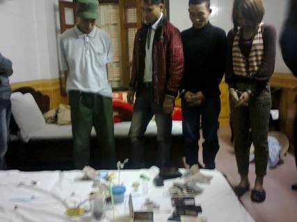 Các đối tượng tàng trữ, mua bán ma túy bị bắt tại khách sạn ASEAN.