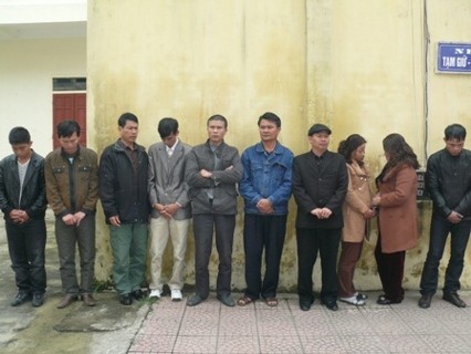11 đối tượng đánh bạc bị bắt gữ tại thị xã Hồng Lĩnh