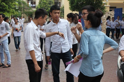 Kết thúc buổi thi môn Văn tại tỉnh Nghệ An đã có 1 cán bộ coi thi và 3 thí sinh bị đình chỉ thi do vi phạm quy chế thi