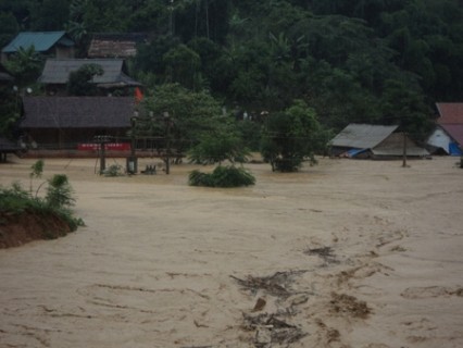 Trời mưa lớn tại các khe suối tai huyện Tương Dương (Nghệ An) rất hay xảy ra lũ quét (trận lũ quét tháng 6/2011 tại tàn phá tại huyện Tương Dương)