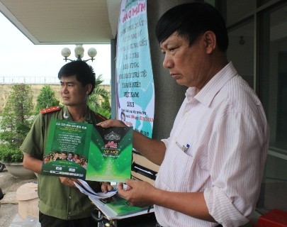Trước đó vào chiều ngày 3/8 ông Thái Đăng Nghiêm - Chánh thanh tra Sở văn hóa tỉnh Hà Tĩnh cho biết, việc bán vé mời cuộc thi là không được phép.