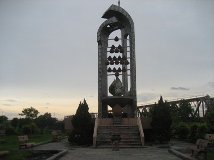 Tượng đài tưởng nhớ sự hy sinh cao cả của các chiến sỹ Trung đội Mai Quốc Ca vào năm 1972