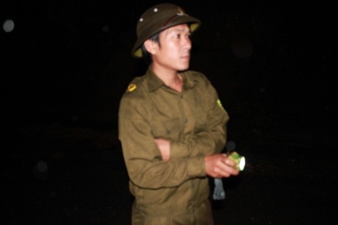 Lực lượng chức năng canh hai đầu khu vực cầu tràn Khe Ang