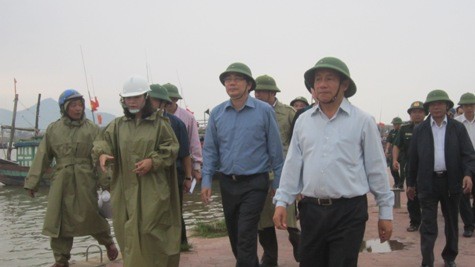 Bộ trưởng Bộ NN & PTNT Cao Đúc Phát chỉ đạo công tác đối phó bão số 10 tại tỉnh Hà Tĩnh